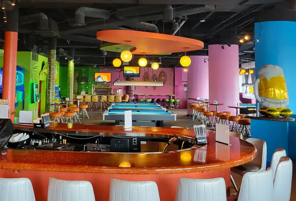 Continental Modern Pool Lounge